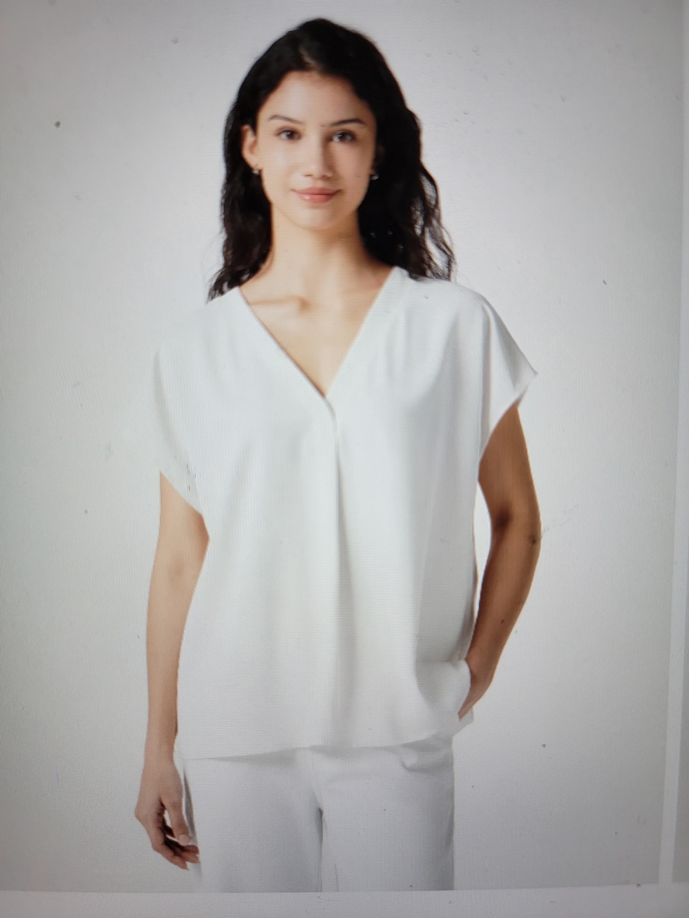 Women's V-Neck Short Sleeve Top in White